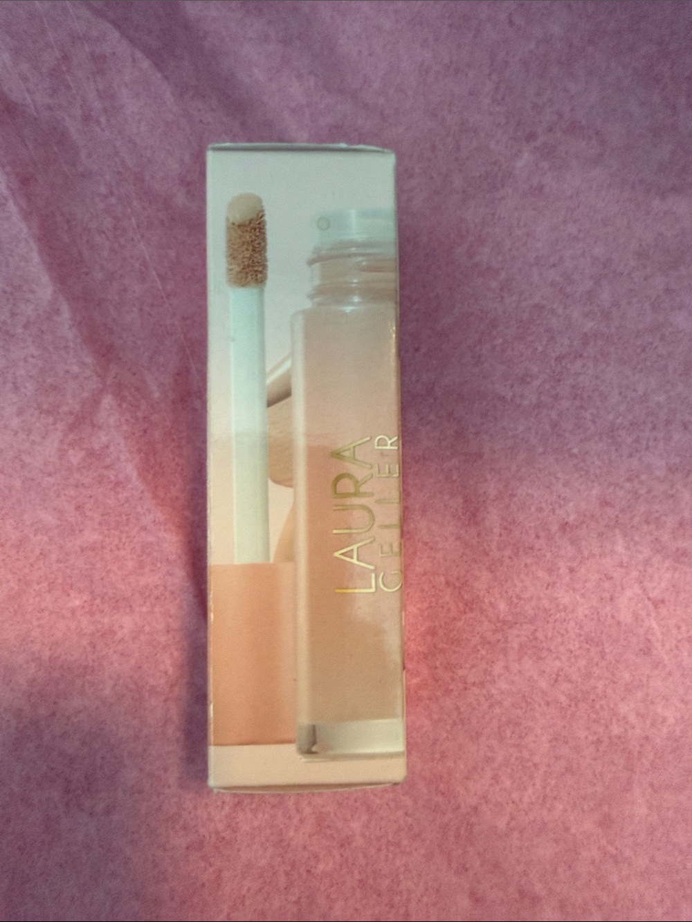 Laura Geller Hydrating Liquid Foundation - Porcelain - Picture 4 of 6